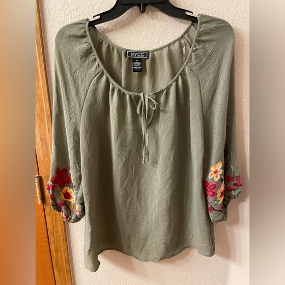 NYCC- Olive green top with embroidery size medium - Picture 1 of 5